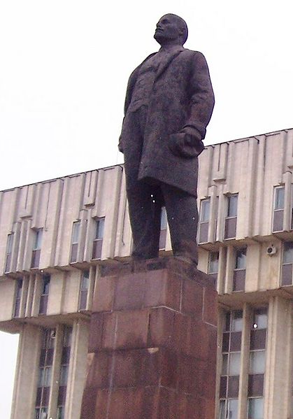 File:Lenin monument in Tula, Russia.jpg